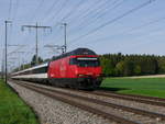 SBB - Lok  460 116-7 vor IR unterwegs bei Lyssach am 22.04.2018