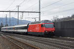 Re 460 110-0 durchfährt den Bahnhof Gelterkinden. Die Aufnahme stammt vom 02.02.2019.
