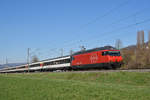 Re 460 014-4 fährt Richtung Bahnhof Sissach. Die Aufnahme stammt vom 21.03.2019.