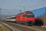 Re 460 049-0 fährt Richtung Bahnhof Itingen.