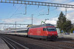 Re 460 106-8 durchfährt den Bahnhof Rothrist. Die Aufnahme stammt vom 11.03.2020.