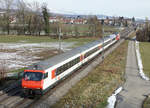 Mess-, Testzug mit einer Re 460 zwischen Bettlach und Selzach unterwegs am 19. Januar 2021.
Besondere Beachtung gilt dem gesenkten Stromabnehmer der Lokomotive.
Foto: Walter Ruetsch