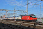 Re 460 087-0 durchfährt den Bahnhof Muttenz. Die Aufnahme stammt vom 22.01.2022.