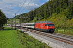 Re 460 068-0 fährt am 20.09.2022 Richtung Bahnhof Tecknau.