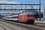 Re 460 006-0 durchfährt am 10.06.2024 den Bahnhof Rupperswil.