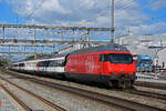 Re 460 000-3 durchfährt am 10.06.2024 den Bahnhof Rupperswil.