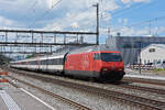 Re 460 070-6 durchfährt am 10.06.2024 den Bahnhof Rupperswil.