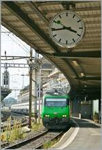 Ein Bild, inspiriert von der Werbung (bzw. Tatsache)  Ein Tick besser. Ein Tick grüner: Wir leben Nachhaltigkeit.  
Mit einer SBB Re 460 verlässt ein IR15 nach Luzern den Bahnhof von Lausanne. 

31. August 2024