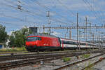 Re 460 095-3 durchfährt am 17.07.2024 den Bahnhof Pratteln.