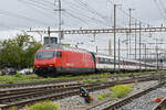 Re 460 080-5 durchfährt am 09.09.2024 den Bahnhof Pratteln.