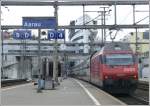 Re 460 023-5 schiebt einen IC Chur-Basel SBB aus dem Bahnhof Aarau. (25.03.2008)