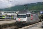 RE 460 100-1 Schweizer Fernsehen hat den IR2110 von Zrich hb nach Biel/bienne gestossen. Im Hintergrund ein BLS Triebwagen.
(16.05.2009)