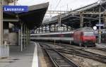 Ein IR mit Re 460 am Schluss wird in Krze in Richtung Montreux-Sion-Brig abfahren. Bahnhof Lausanne, 28. Mrz 2010, 16:24