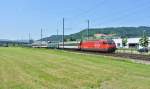 Ein bunter Ersatzzug verkehrte heute fr den EC 7 zwischen Basel SBB und Chur. Re 460 090-4, Apm61, A EWI, Refit B(pm) 51, B(pm) 51 und 3 B EWII (einer davon im New Look), Sissach, 15.07.2013.