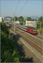 SBB Re 460 043-9 mit dem IR 2115 Biel/Bienne - Konstanz bei der Durchfahrt in Lengnau. 
22. Juli 2013