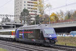Re 460 031-8, mit der Ceneri 2020 Werbung, fährt zum Bahnhof SBB. Die Aufnahme stammt vom 10.11.2017.