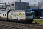 Re 460 041-7 mit der COOP Werbung, durchfährt den Bahnhof Rupperswil. Die Aufnahme stammt vom 28.03.2022.