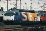 Re 460 056-5 und 053-2 am 25.07.1997 in Basel Bad. Bahnhof. Diese Lok hat das selbe Logo wie 460 032-6, aber andere Farben.