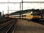 460 018-5 mit IC Bern-Milano auf Bahnhof Spiez am 28-07-1995.