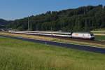 SBB: RE Bern-Olten mit der Re 460 083-0  COOP  bei Hermiswil am 14. Juli 2015.
Foto: Walter Ruetsch