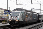 Re 460 105-0, mit der VSLF Werbung, wartet am Bahnhof Zofingen.