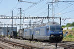 Doppeltraktion, mit den Loks 465 002-4 und 465 013-1, durchfahren den Bahnhof Pratteln. Die Aufnahme stammt vom 18.07.2018.