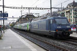 Regio Express Bern - La Chaux-de-Fonds mit der Re 465 005-7 in Neuchâtel am 2. November 2019.
Foto: Walter Ruetsch