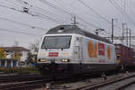 Re 465 004-0 der BLS durchfährt den Bahnhof Pratteln. Die Aufnahme stammt vom 04.11.2020.