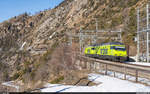 BLS Re 465 015 und 014 am 15. Februar 2021 als Lokzug Spiez - Brig bei der Rarnerkumme.