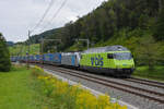 Doppeltraktion, mit den Loks 465 009-9 und 186 499-0 fährt Richtung Bahnhof Tecknau. Die Aufnahme stammt vom 28.08.2021.