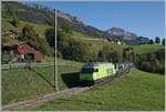 Die BLS Re 465 002  Gornergrat  ist mit dem Golden Pass Express GPX 4065 bei Enge im Simmental unterwegs.