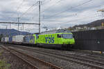 Doppeltraktion, mit den BLS Loks 465 006-5 und 485 005-3 durchfährt am 11.03.2024 den Bahnhof Gelterkinden.