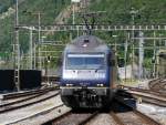 BLS - 465 014-9 mit Güterzug bei der durchfahrt im Bahnhof Brig am 19.07.2015