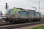Siemens Vectron 475 402-4 durchfährt den badischen Bahnhof. Die Aufnahme stammt vom 10.01.2019.