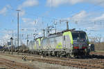 Doppeltraktion, mit den Siemens Vectron der BLS 475 411-5 und 475 407-3, durchfährt den badischen Bahnhof. Die Aufnahme stammt vom 10.03.2019.