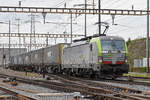 Siemens Vectron der BLS 475 403-2 durchfährt den Bahnhof Pratteln.