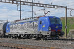 Siemens Vectron 475 902-3 der WRS durchfährt den Bahnhof Pratteln.