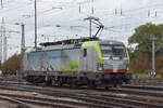 Siemens Vectron 475 410-7 der BLS verlässt am 26.09.2022 nach einem Rangiermanöver die Abstellanlage beim badischen Bahnhof.