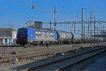 Siemens Vectron 475 902-3 der WRS durchfährt am 05.02.2024 den Bahnhof Pratteln.