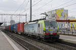Siemens Vectron 475 405-7 durchfährt am 08.02.2024 den Bahnhof Pratteln.