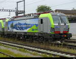 BLS - Lok 475 427-1 im Bhf. Aarberg am 2024.10.12