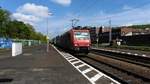 Die 482 012-2 der SBB ChemOil mit einem Güterzug von Köln kommend durch Königswinter richtung Koblenz.Nochmal vielen Dank an den Lokführer der mit dem Makro richtig Laut war.

Königswinter
06.05.2017