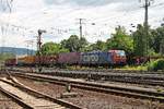 Durchfahrt am 18.06.2016 von Re 482 020-5 mit einem Containerzug in Koblenz Lützel in Richtung Weißenthurm. Die 482er bespannte den Zug bis Aachen West und gab dort ihn ab, damit dieser weiter in Richtung Belgien fahren zu können.