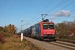 Mit einem  Kerosin -Kesselzug nach Glattburg (CH) fuhr am Mittag des 30.10.2017 die Re 482 016-3 südlich vom Hp. Buggingen durchs dortige Industrigebiet in Richtung Basel.