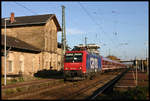 SBB Cargo 482022 kehrt mit einem Müller Party Zug aus dem Wochenende zurück und fährt hier am 30.10.2005 um 15.15 Uhr in Richtung Münster durch den Bahnhof Hasbergen.