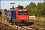 SBB Cargo 481.007 ist hier in Zepernick bei Bernau am 23.9.2006 solo nach Berlin unterwegs.