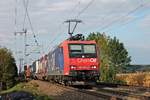 Mit einem bunten und langen Containerzug nach Italien fuhr am Nachmittag des 04.09.2018 die Re 482 012-2  ChemOil  nördlich von Müllheim (Baden) über die KBS 703 durchs Rheintal in Richtung Basel, wo sie ihren Zug an eine andere SBBCI-Lok abgeben wird.