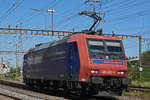 Re 482 022-1 durchfährt solo den Bahnhof Pratteln. Die Aufnahme stammt vom 08.07.2020.