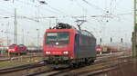 SBB 482 013-0 rangiert am 24.02.2021 in Karlsruhe Gbf an ihren Zug.