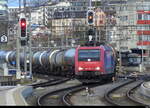 SBB - Lok 482 024-7 mit Güterzug bei der einfahrt im Bhf.